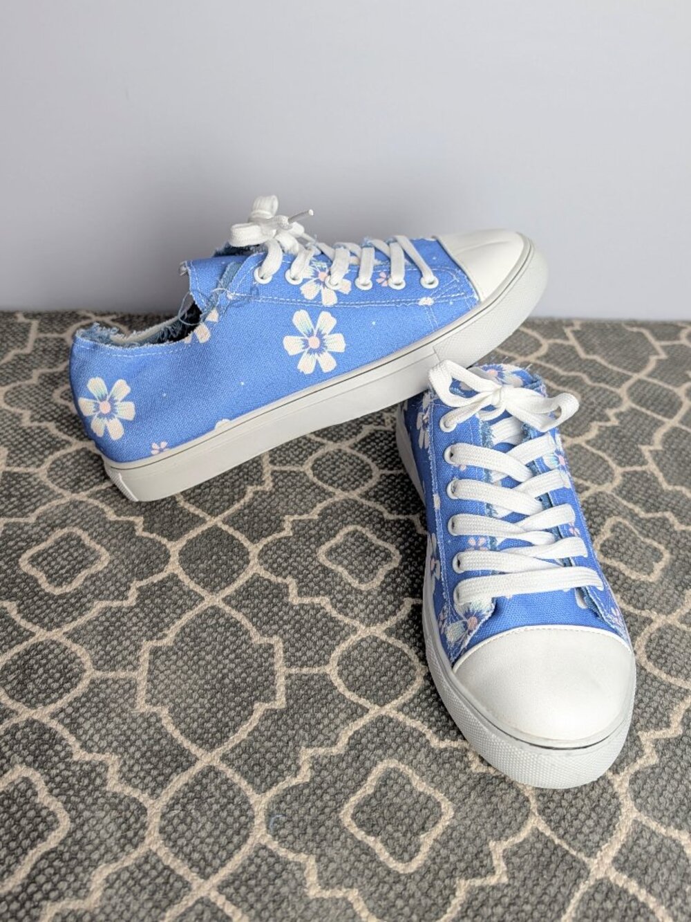 Floral Prints Light Blue Fashion Sneakers Sz 8
